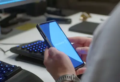 Person looking at a neumind screen on a mobile device