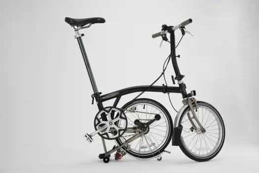 Brompton folding sequence 1